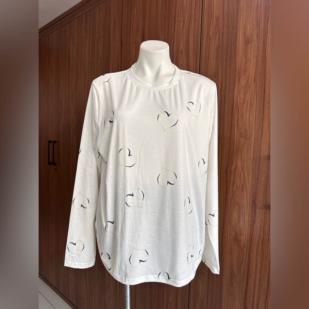 EXCLUSIVE White long-sleeved shirt with heart patterns all over XXL
